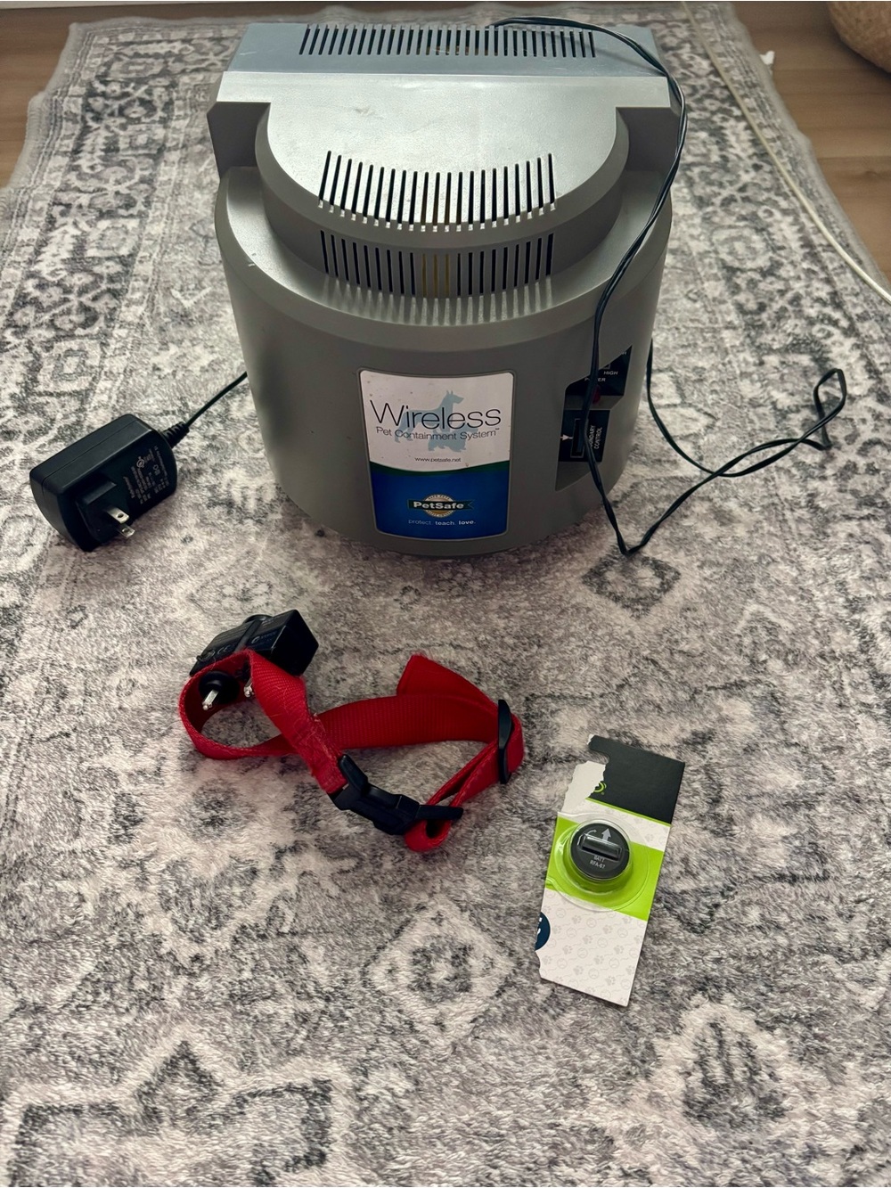 PetSafe Wireless Dog Containment System with Red Collar